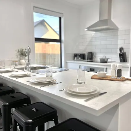 Villa In Central Hamilton - By Kosh Bnb Exterior photo