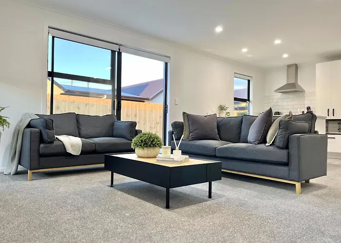 Villa In Central Hamilton - By Kosh Bnb